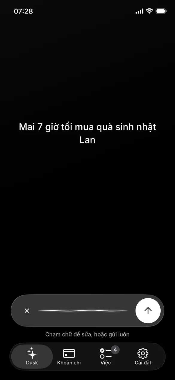 Dusk: câu vừa nói “Mai 7 giờ tối mua quà sinh nhật Lan” hiện thành chữ, xem lại rồi mới gửi